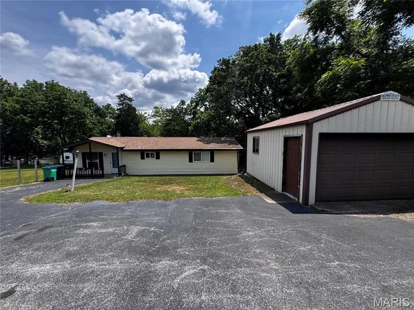 14280 W Sunrise Lake Dr, De Soto, MO 63020