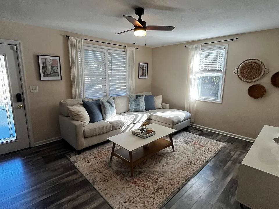 133 E Bay Ave