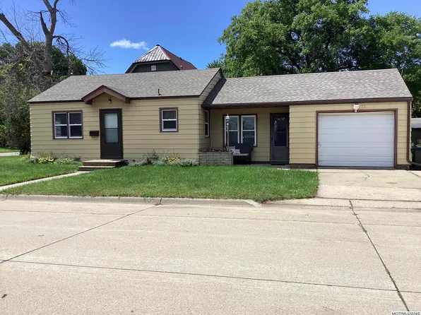 2322 S Adams Ave, Mason City, IA 50401