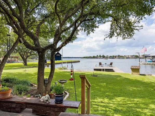 1308 Comanche Cove Ct, Granbury, TX 76048