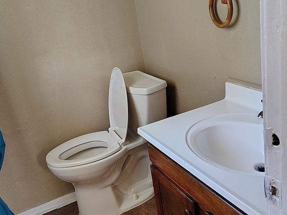 4th image of 8610 Valley South Dr