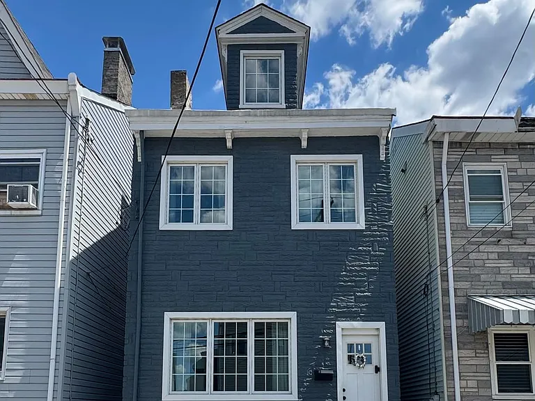 227 Ella St — Photo 1