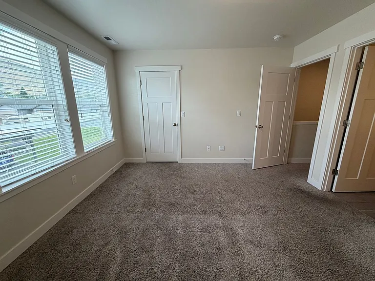 915 N Western Ave — Photo 17