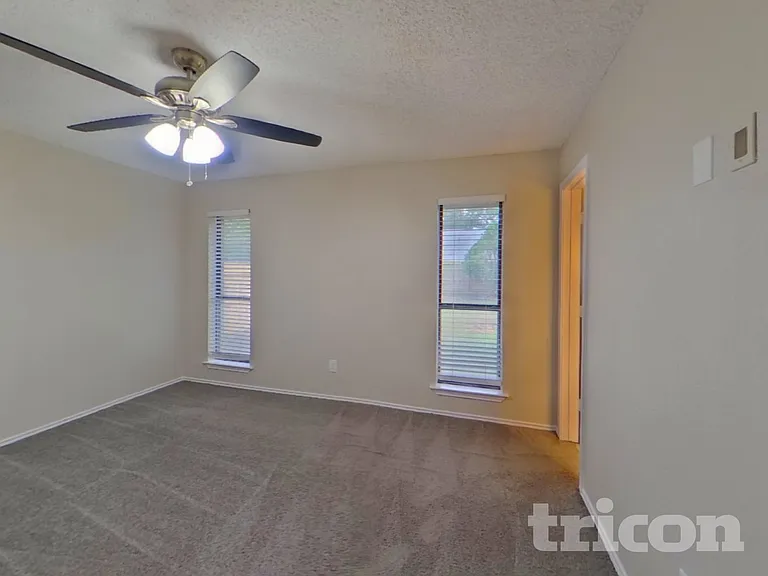 3910 Lillie St — Photo 9