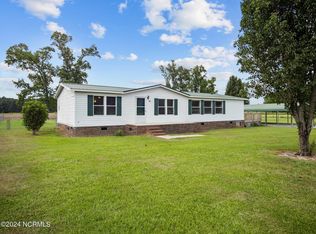168 Hc Powers Rd, Wallace, NC 28466