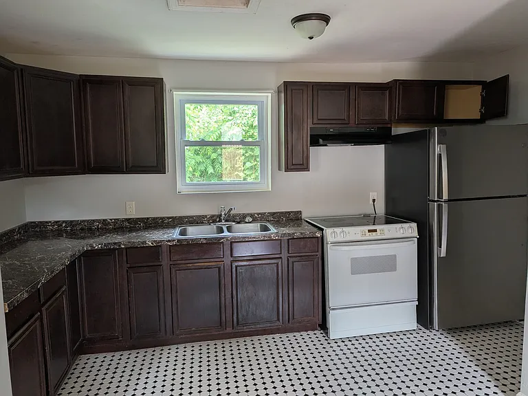 44 N 13th St — Photo 10