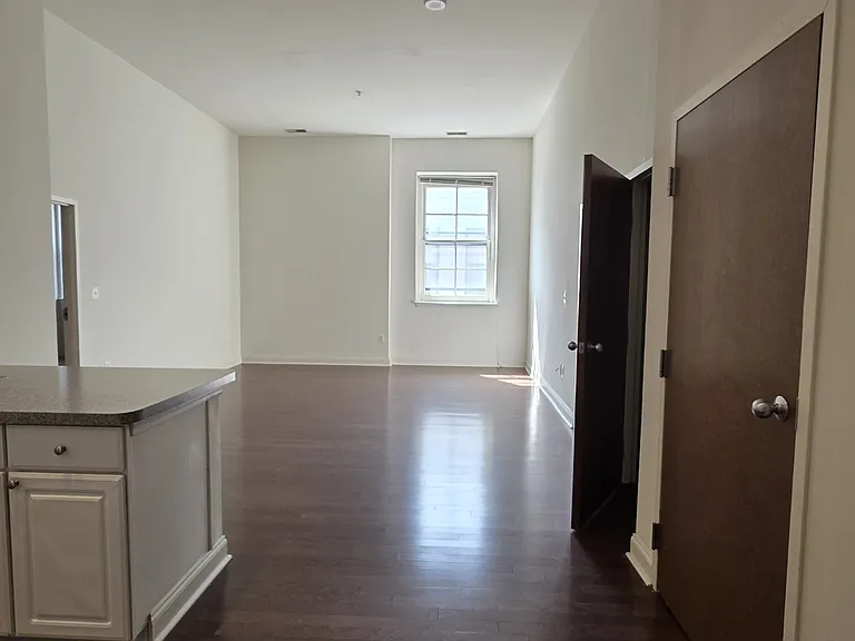 811-0 Filbert St #810 — Photo 2