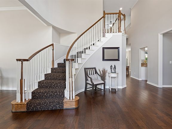 4th image of 1110 Wedge Hill Rd
