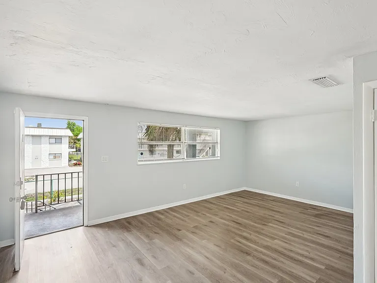 Heritage Palms Apartments — Photo 9