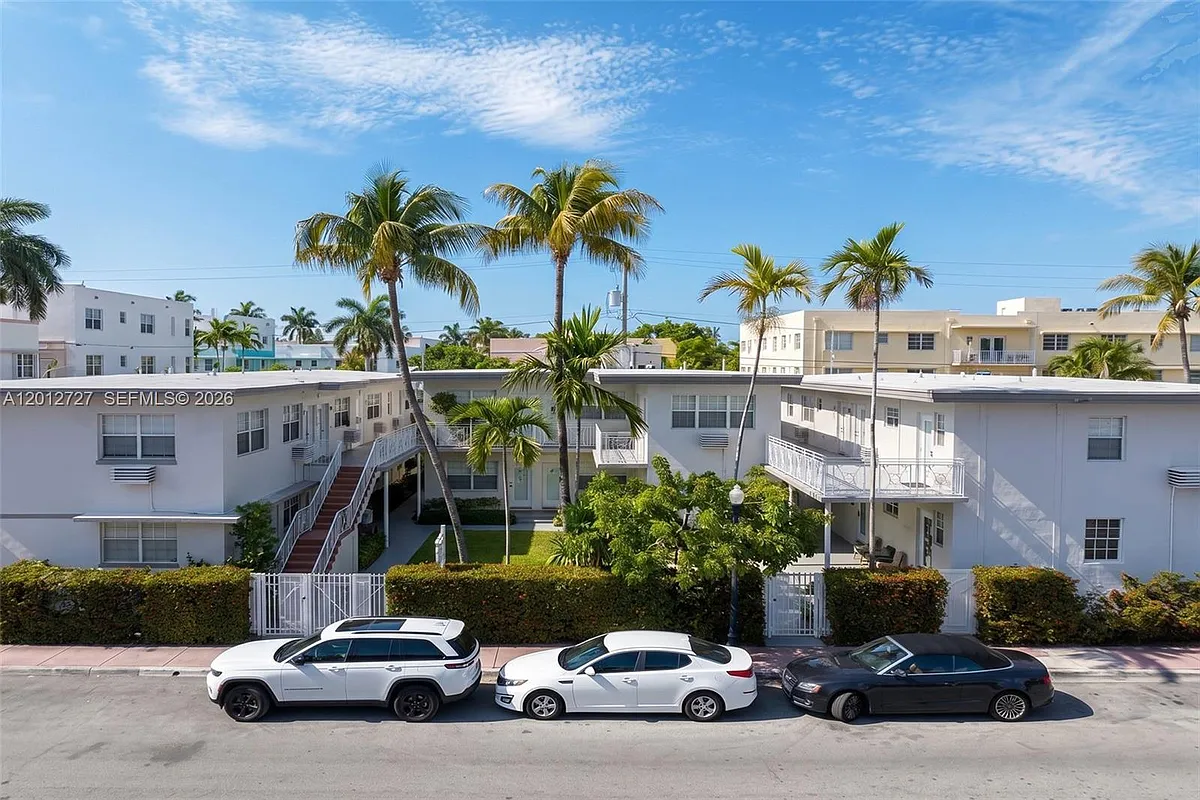 Building Photo - 717 Espanola Way #111