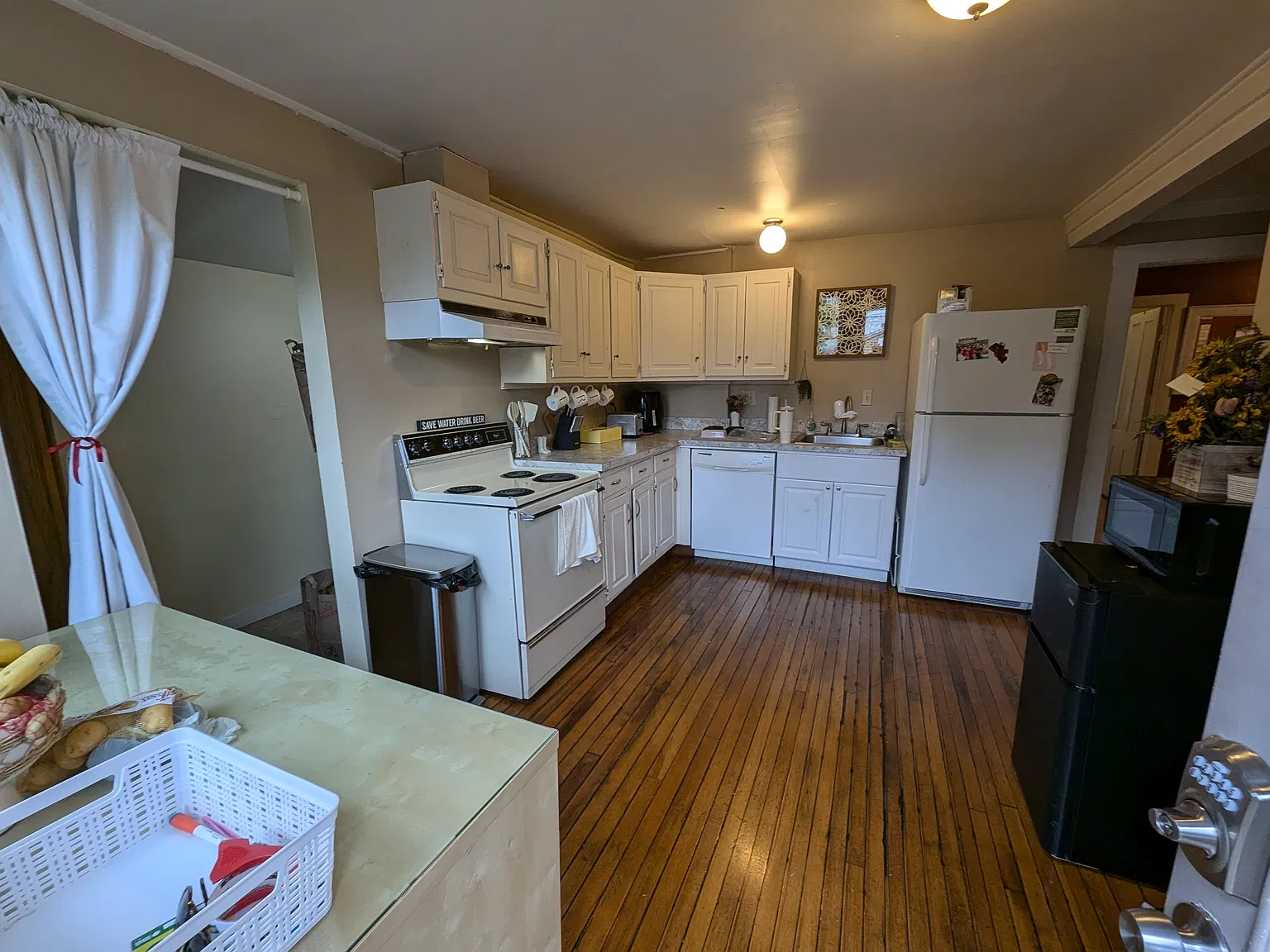 4 bed, $3,800 — Photo 2