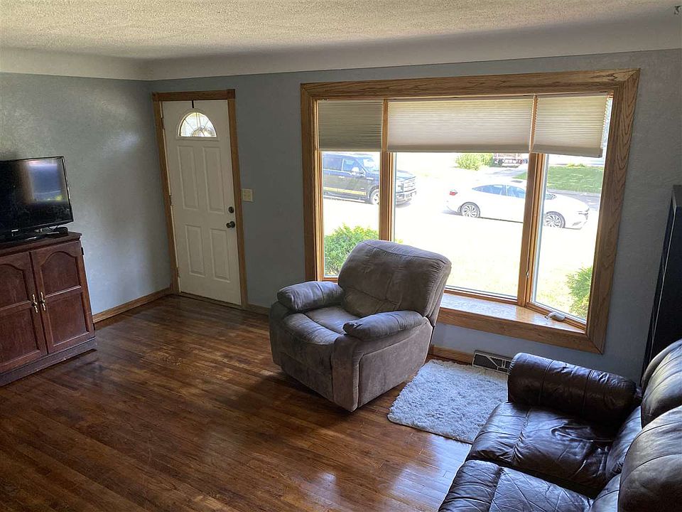 1st image of 114 E Willman St