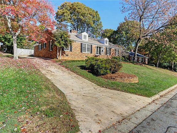 2nd image of 2804 Lenoir Dr