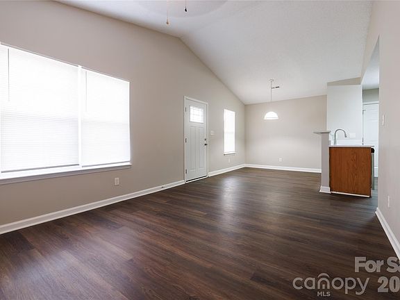 4th image of 3208 Lasalle St