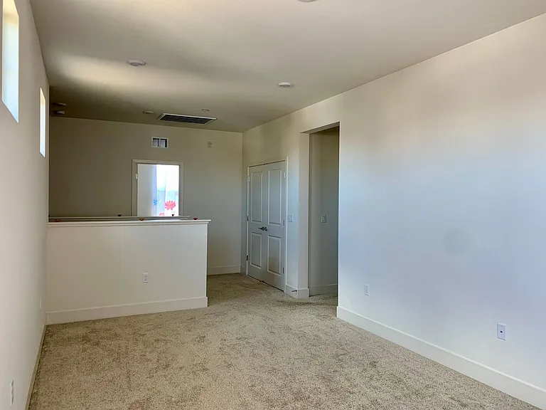 2050 Brighton Dr — Photo 23