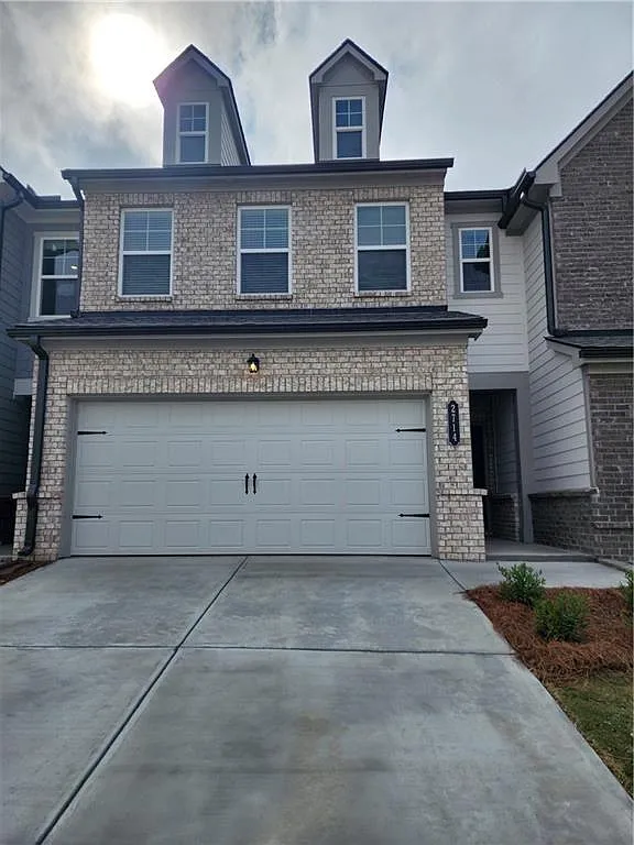 3 bed, 2.5 bath, 1849 sqft, $2,290 — Photo 3