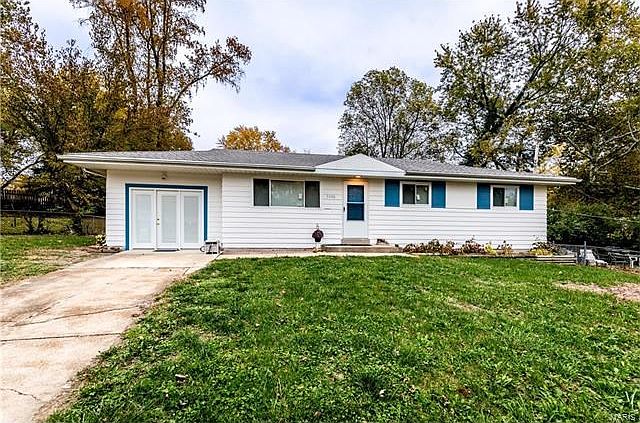 Welcome home to this wonderful ranch in the Hazelwood West school district.