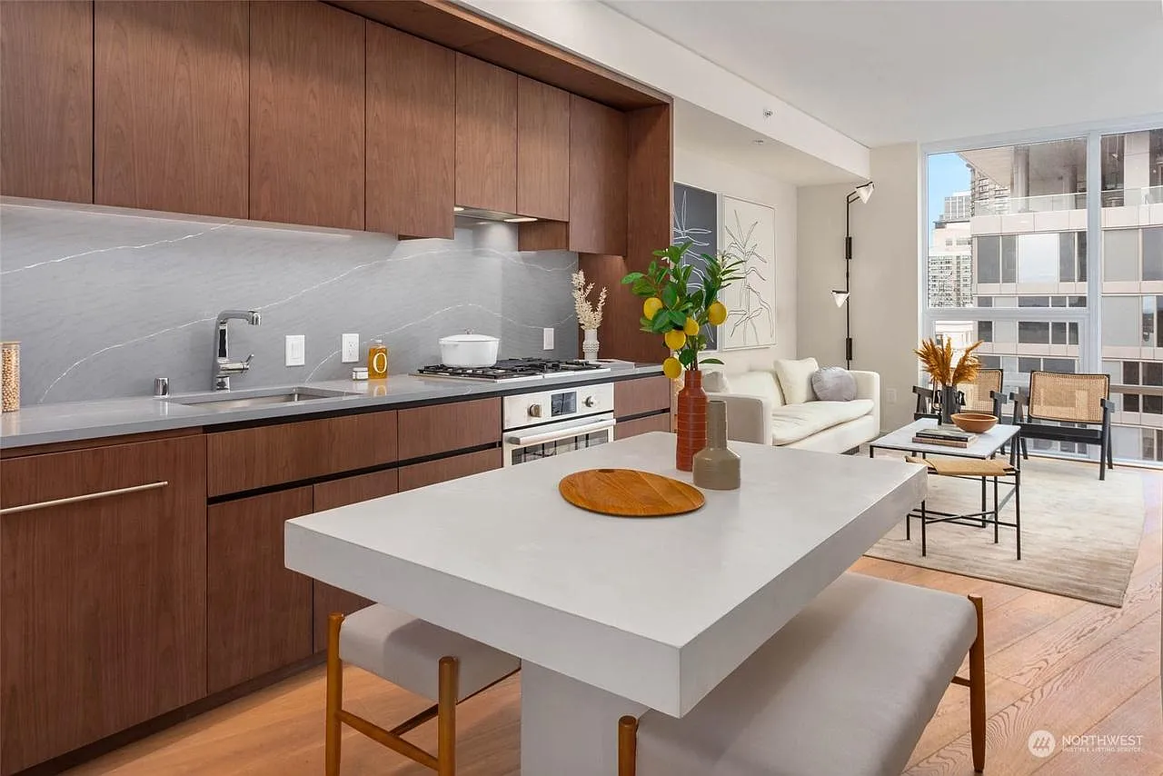 121 Stewart St — Photo 1