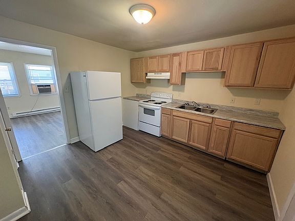 3rd image of 204 Don Eve Ct Unit D
