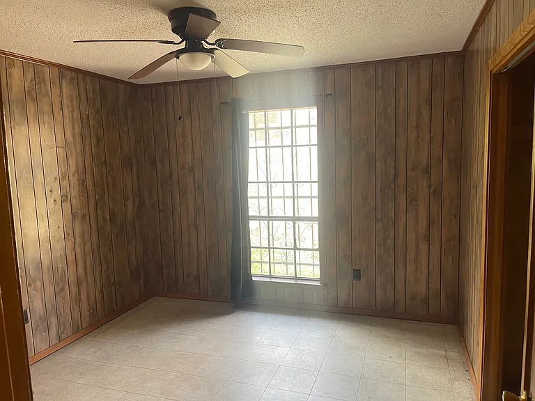 2924 N Highway 15 — Photo 15