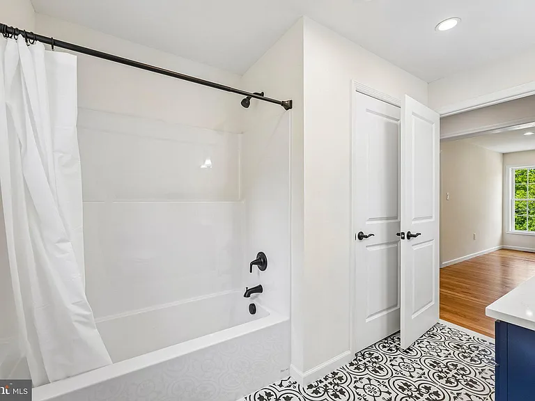 40 Creek Rd — Photo 32