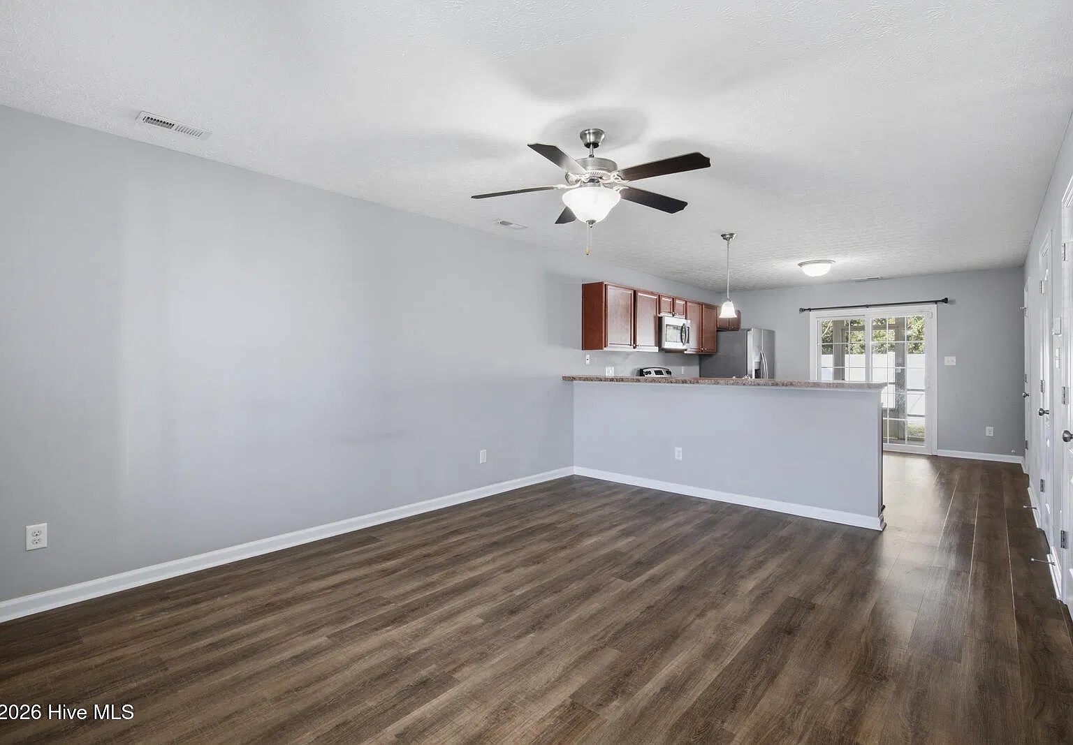 2 bed, 2.5 bath, 1084 sqft, $1,400 — Photo 3
