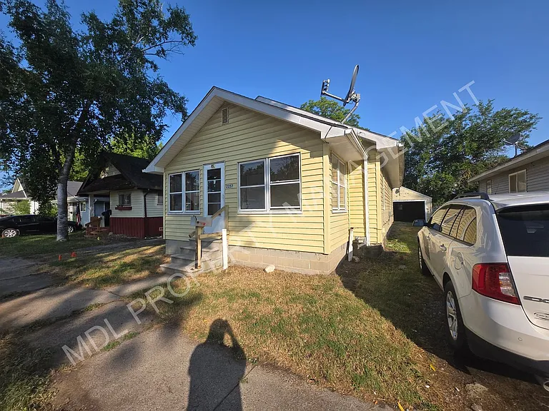 2257 S Niagara St — Photo 11