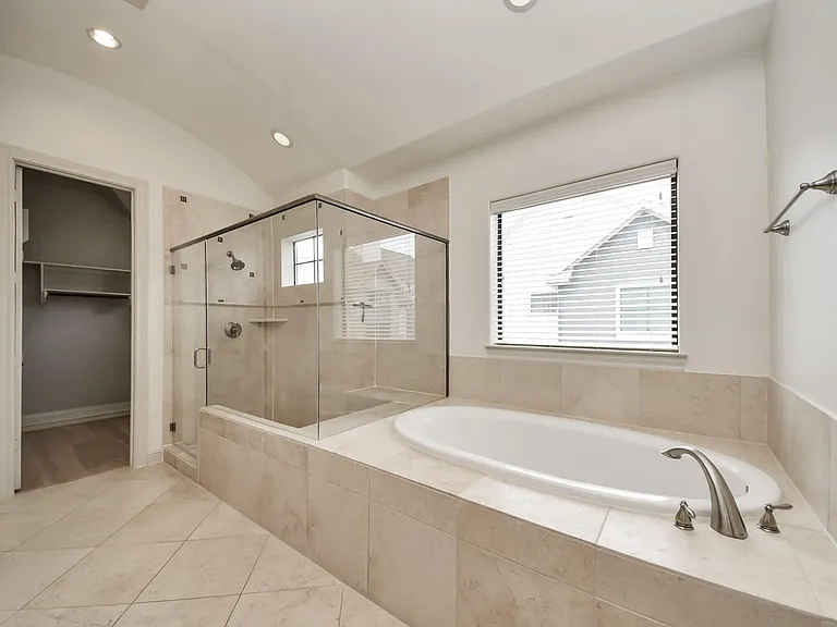 3229 Maxroy St — Photo 34