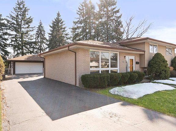 2nd image of 586 Gilbert Dr