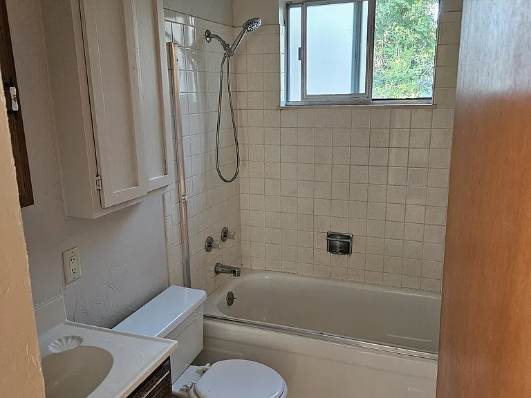 425 Cedar Ave — Photo 6