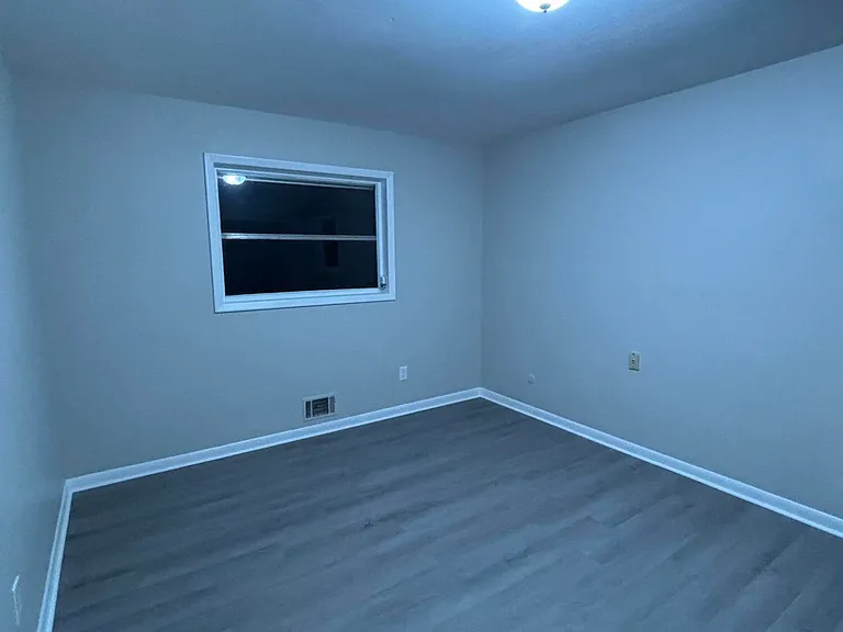 2458 Leslie Cir — Photo 7