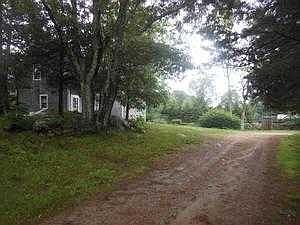driveway up to house