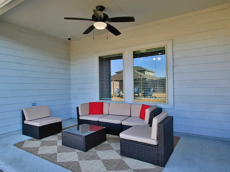 2431 Sutton Hollow Ct — Photo 42