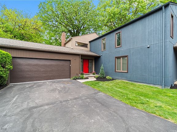 2nd image of 42 Oakshore Dr