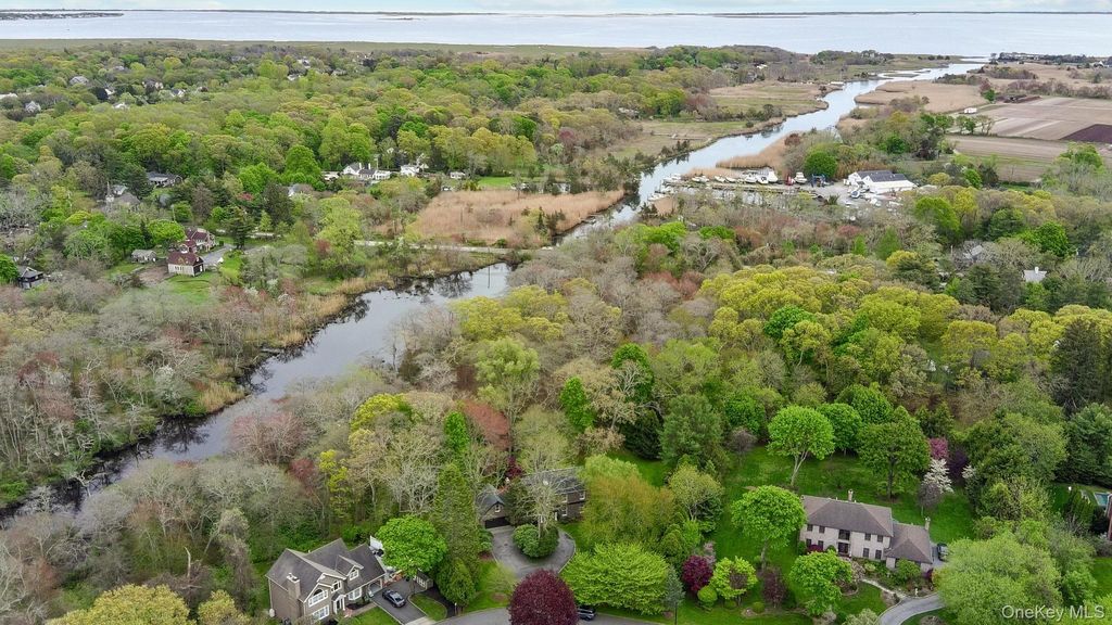 6 Prairie Lane, Brookhaven, NY - View 2