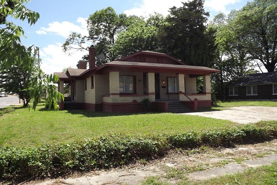 2nd image of 1099 Forrest Ave