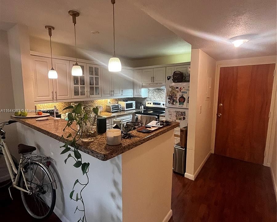 1st image of 12105 NE 11th Pl APT 205