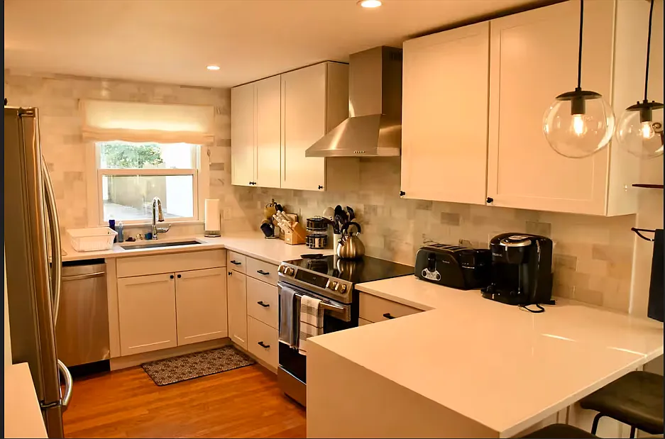 3 bed, 1.5 bath, 1260 sqft, $4,200 — Photo 2