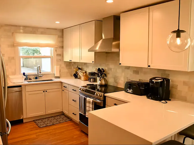 616 S Washington St — Photo 2