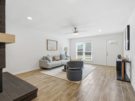 4th image of 2409 Raintree Dr