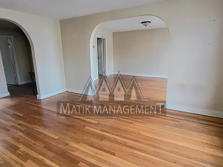 143 Main St W #1/2 — Photo 9