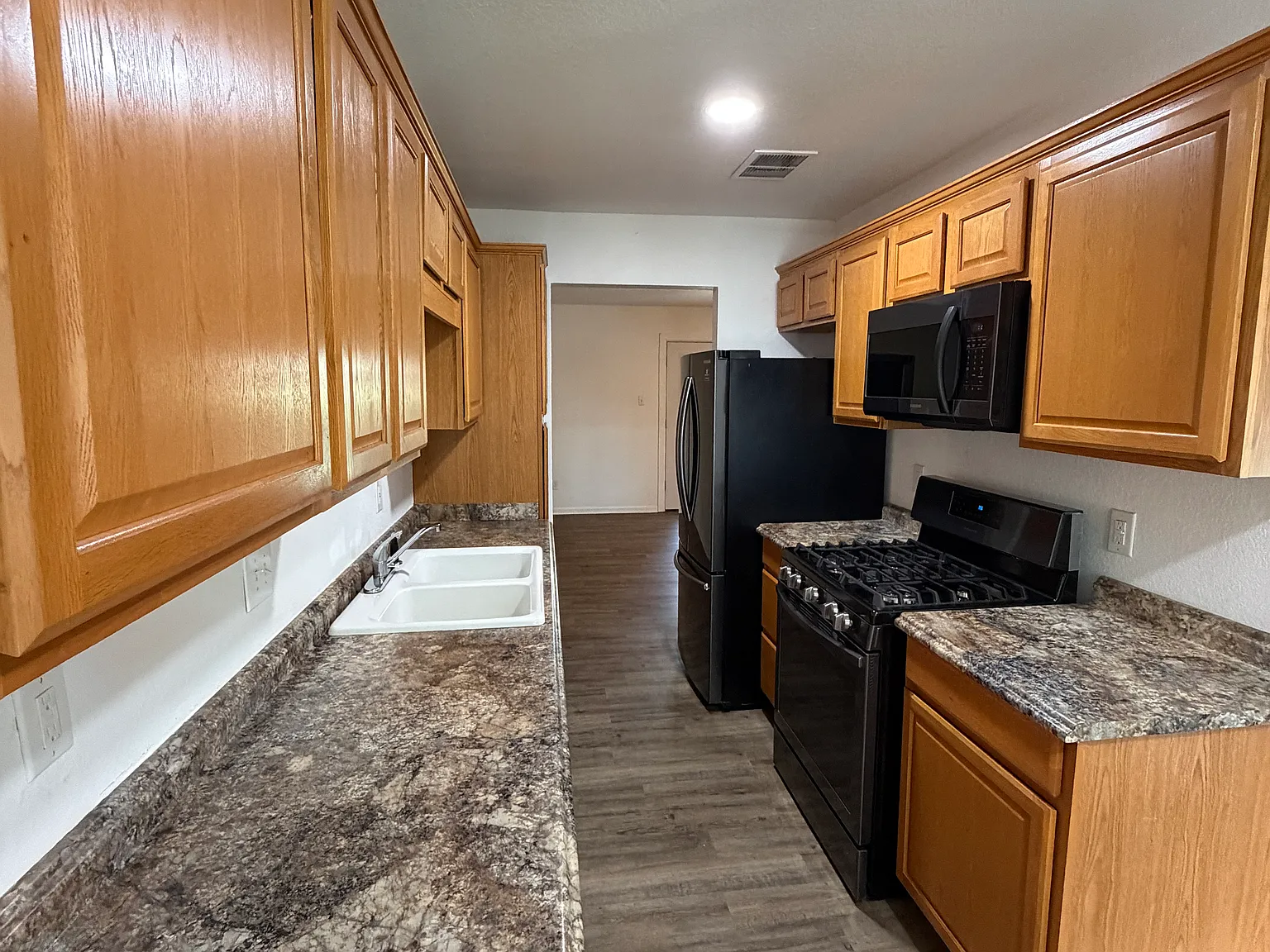 2 bed, 1297 sqft, $1,950 — Photo 3