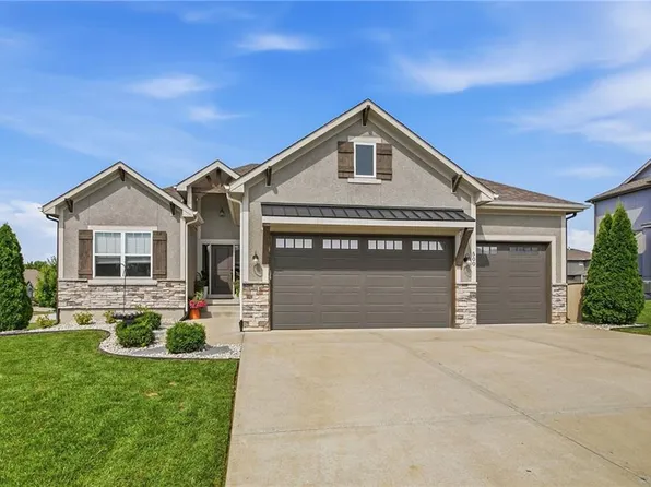 500 NE Hidden View Ln, Lees Summit, MO 64086