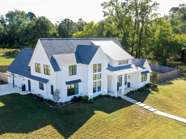 8308 Greenhead Dr, Texarkana, TX 75503