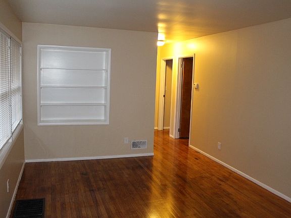 2nd image of 602 Fairbanks Ave