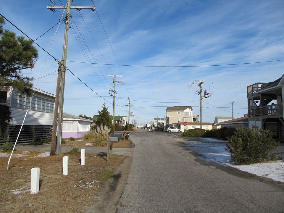 2nd image of 106 W Sportsman Dr