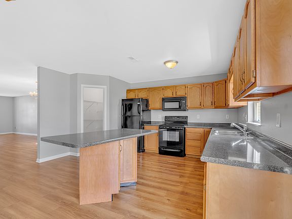 4th image of 2282 Salem Park Dr