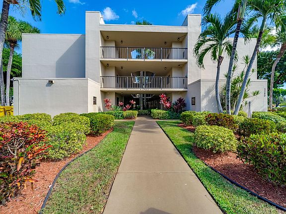 2nd image of 5280 Las Verdes Circle #205