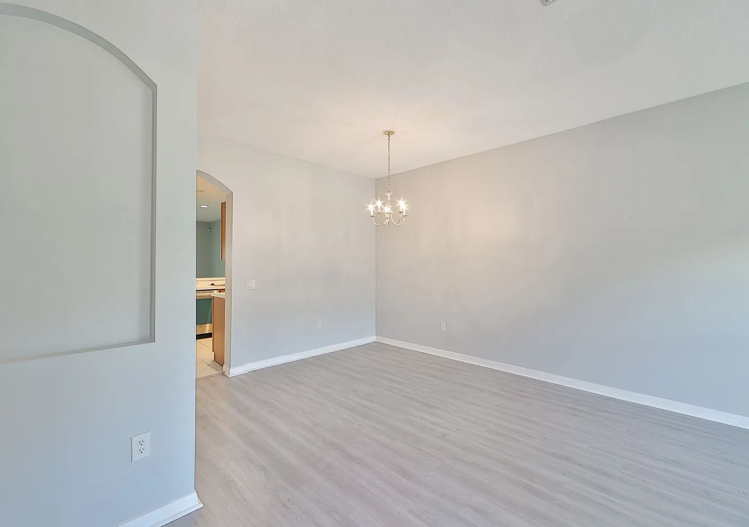 Beautiful Townhome at Kings Lake! — Photo 3