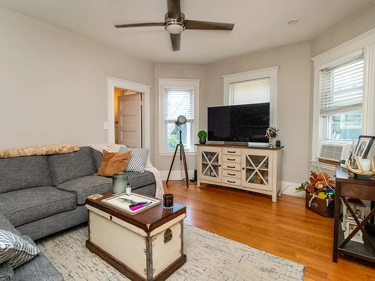 1046 Adams St #1 — Photo 5